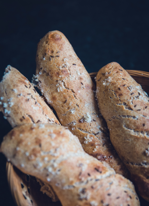 Gewürz Baguette in einem Korb